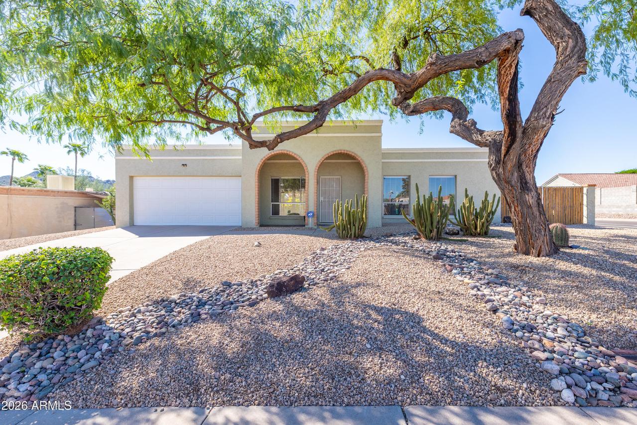 2001 E Hillery Dr., Phoenix, AZ 85022