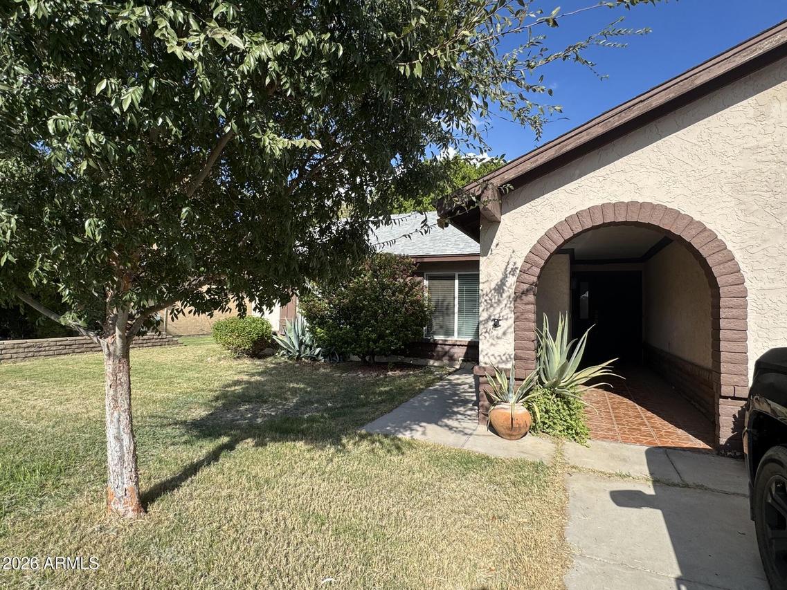 5211 N 72nd Ave., Glendale, AZ 85303