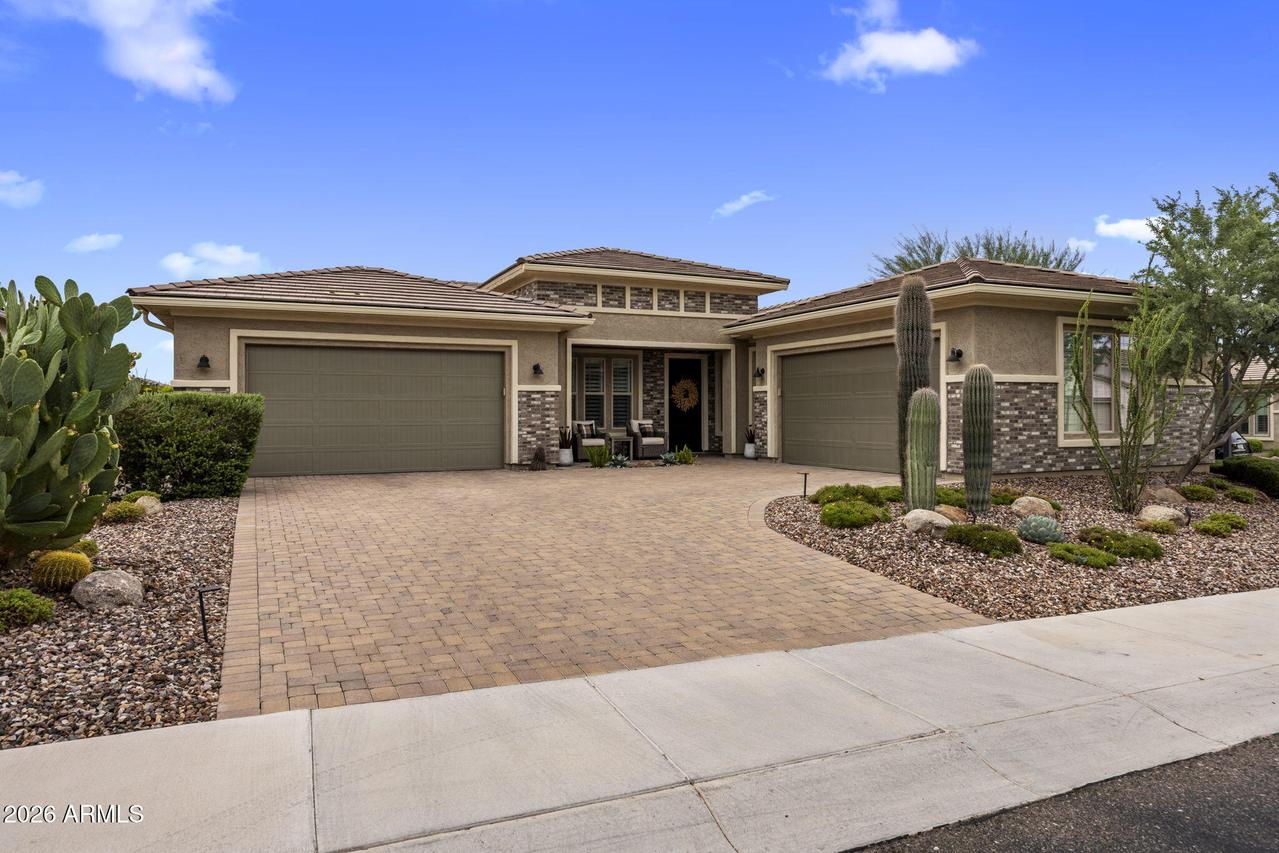 2933 E Daley Ln., Phoenix, AZ 85050