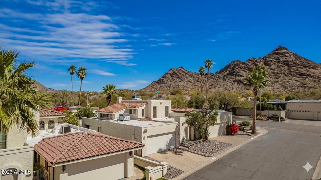 1930 E Linger Ln., Phoenix, AZ 85020