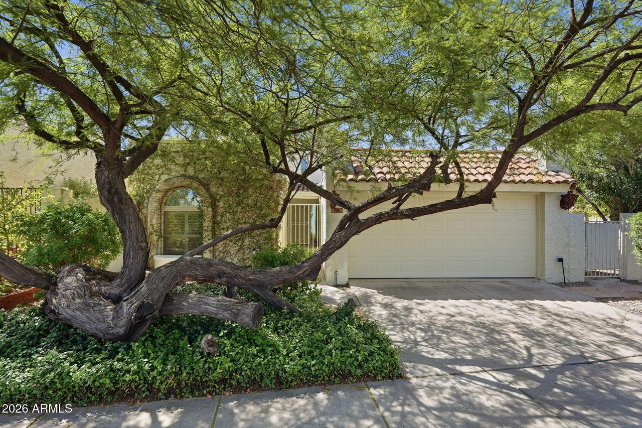 1915 E Linger Ln., Phoenix, AZ 85020