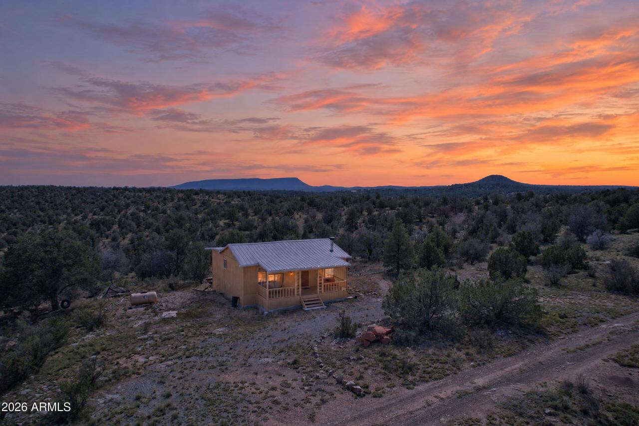 33265 W Mesa Rd., Seligman, AZ 86337