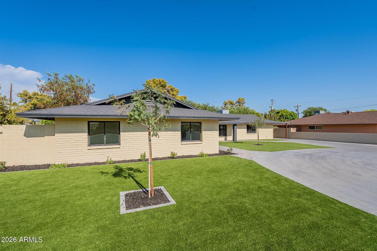 7637 N 7th Ave., Phoenix, AZ 85021