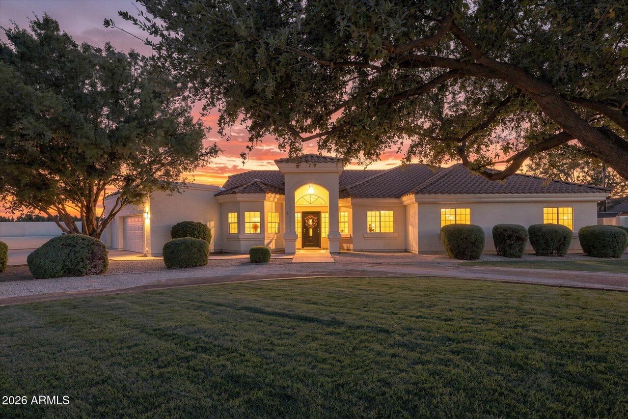 8546 E Waterford Cir., Mesa, AZ 85212