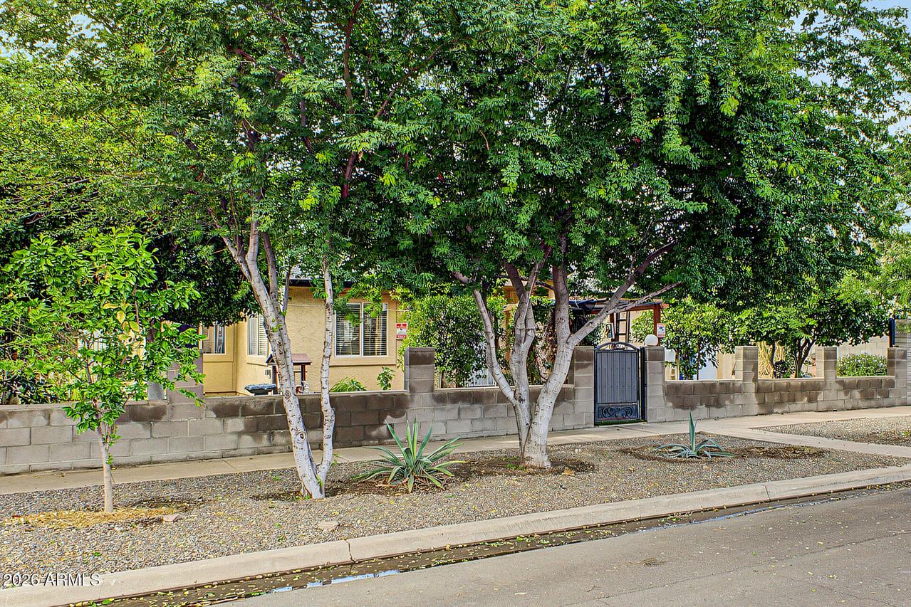 6702 N 60th Ave., Glendale, AZ 85301