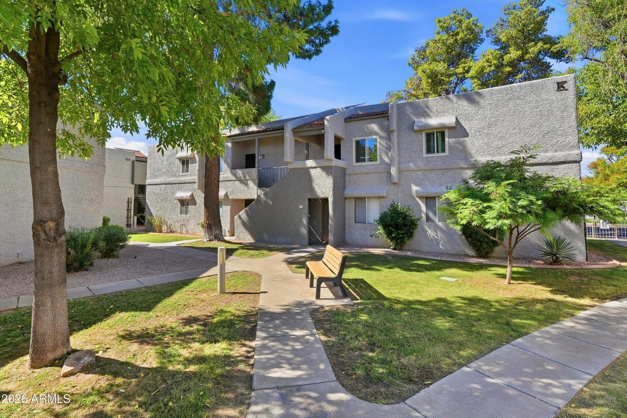 4444 E Paradise Village Pkwy. #239, Phoenix, AZ 85032