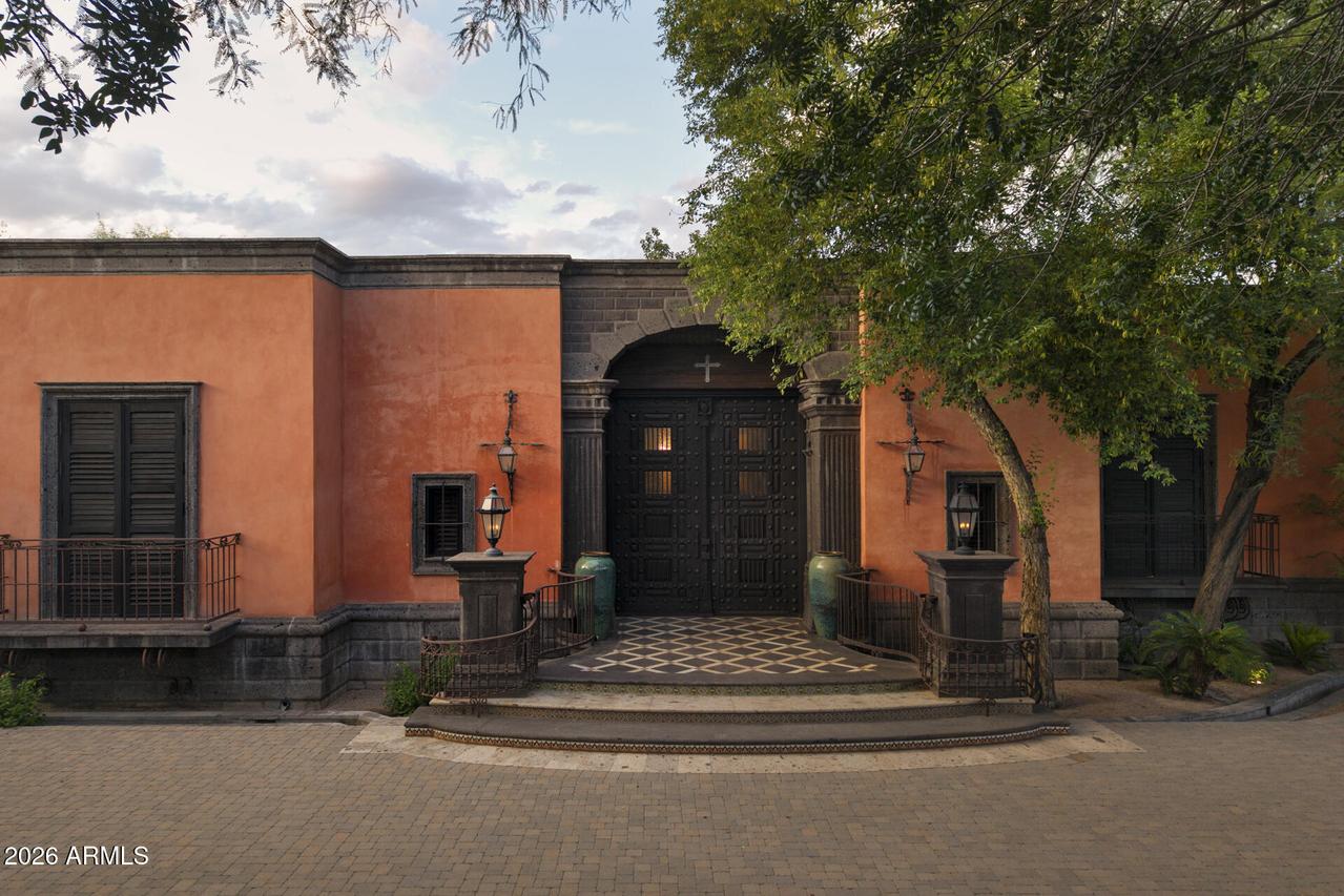 8100 N 68th St., Paradise Valley, AZ 85253