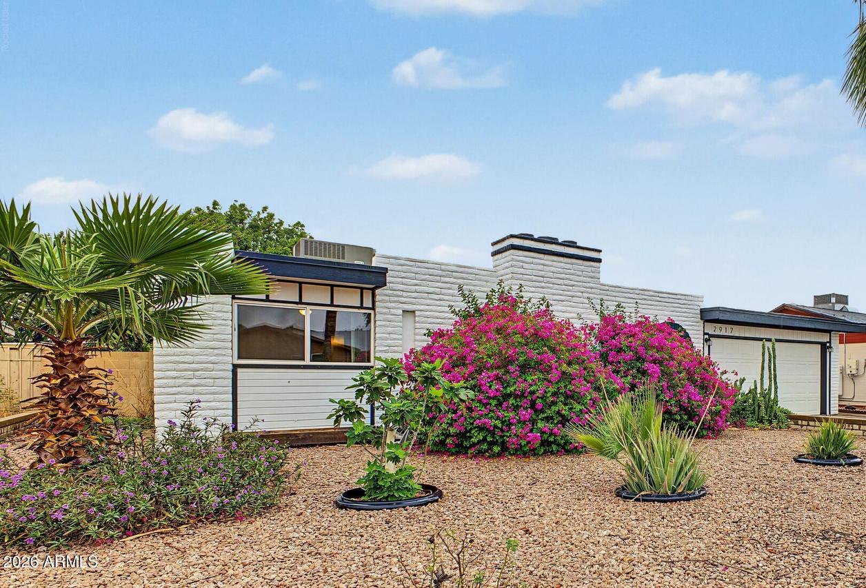 2917 W Laurel Ln., Phoenix, AZ 85029