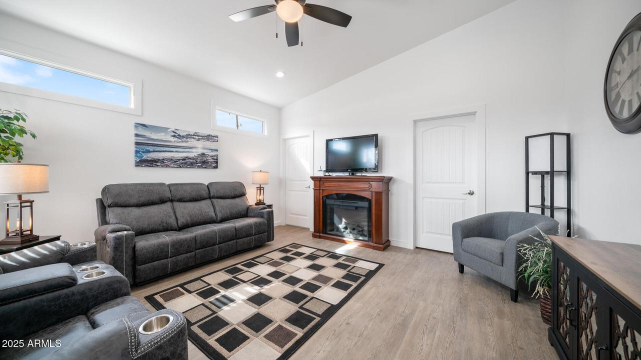 724 Emerald Dr., Apache Junction, AZ 85119
