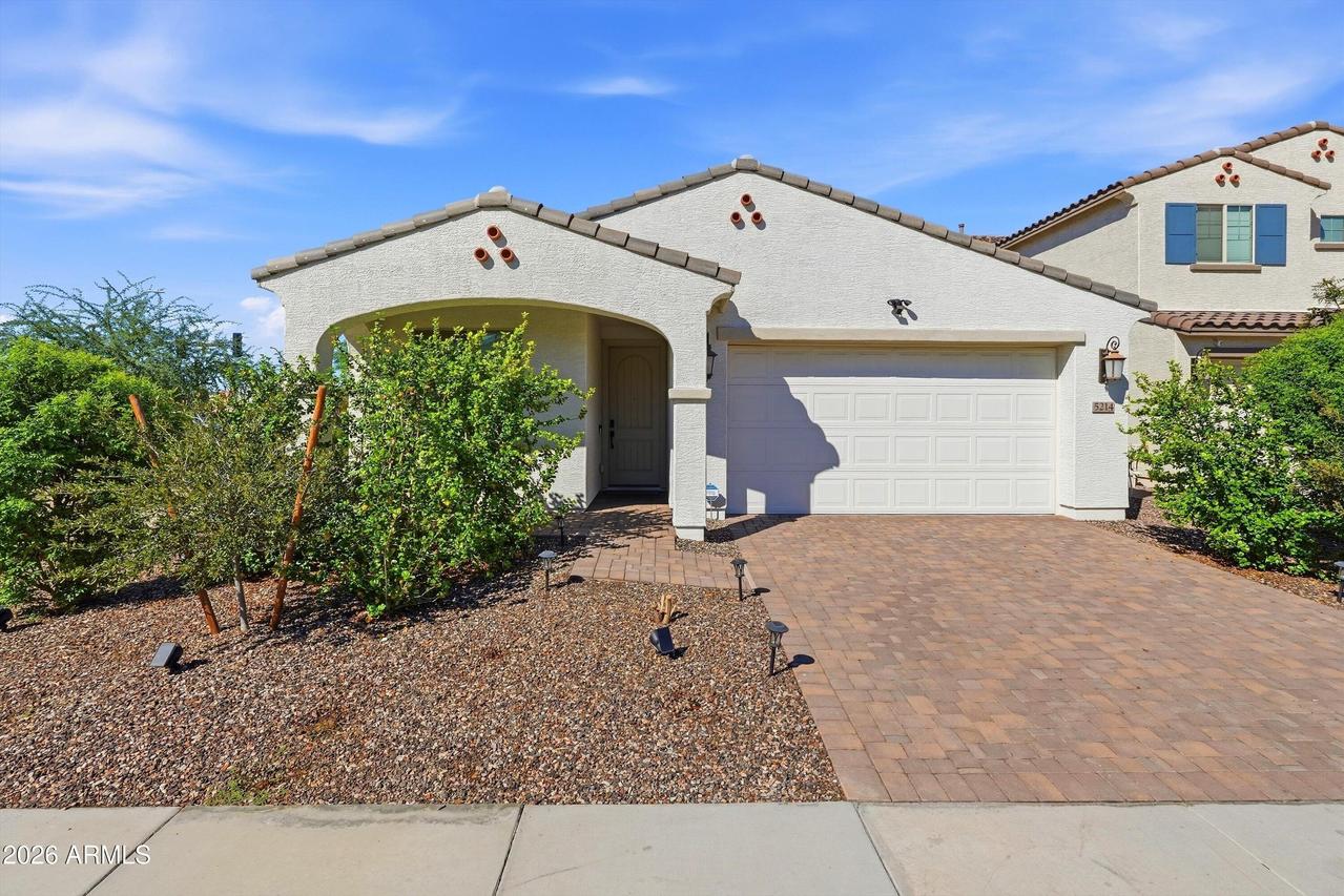 5214 N 90th Dr., Glendale, AZ 85305