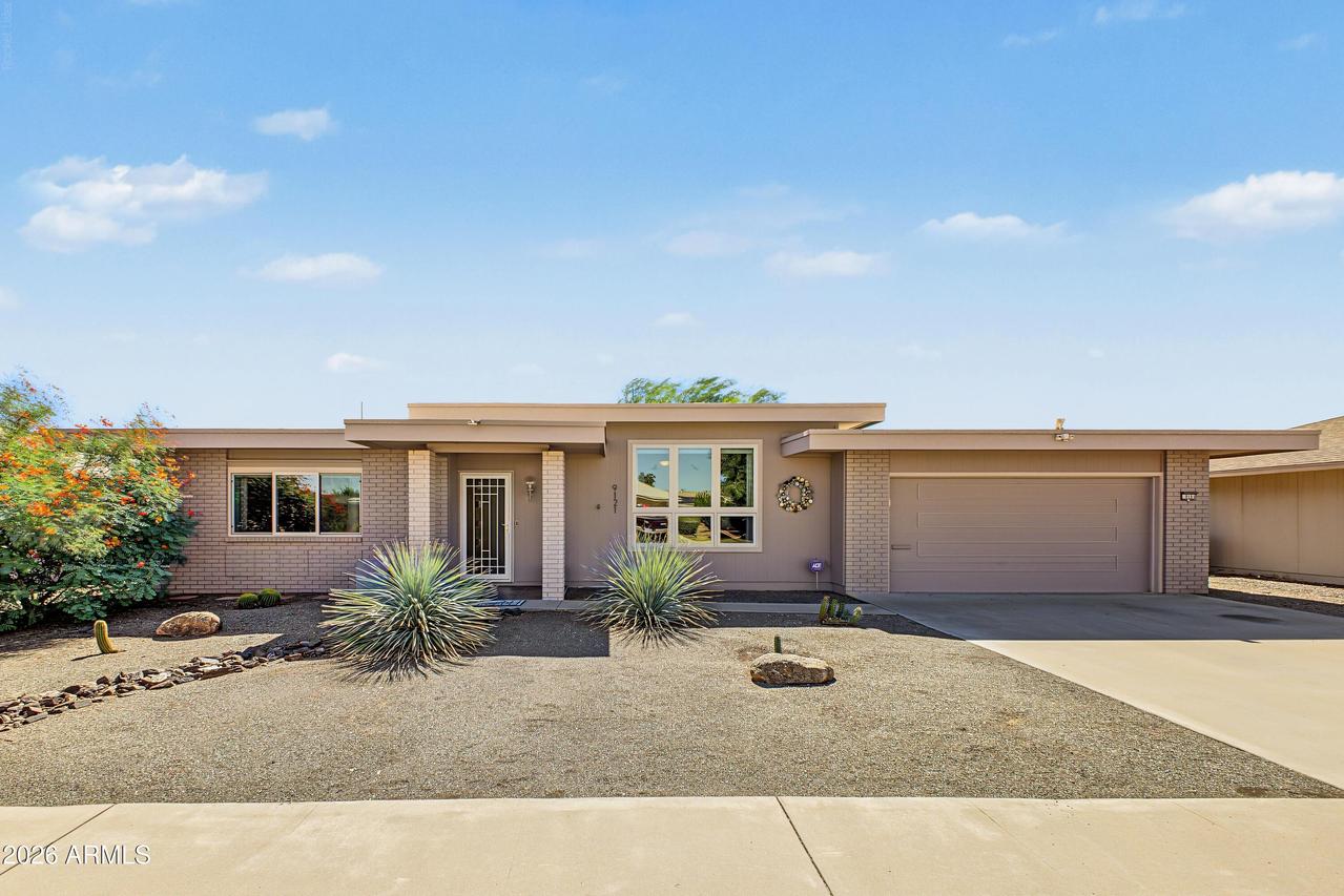 9121 W Long Hills Dr., Sun City, AZ 85351