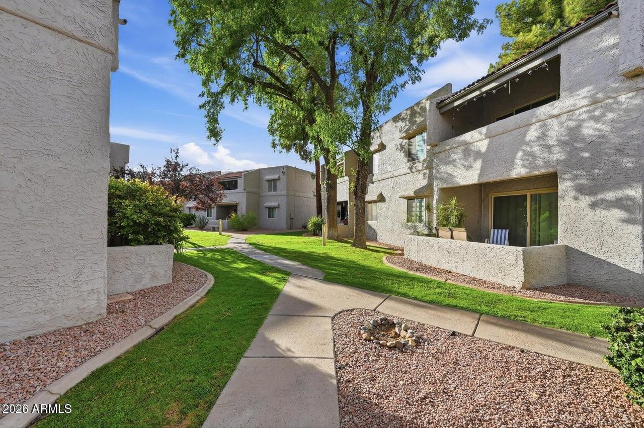 4444 E Paradise Village Pkwy. #124, Phoenix, AZ 85032