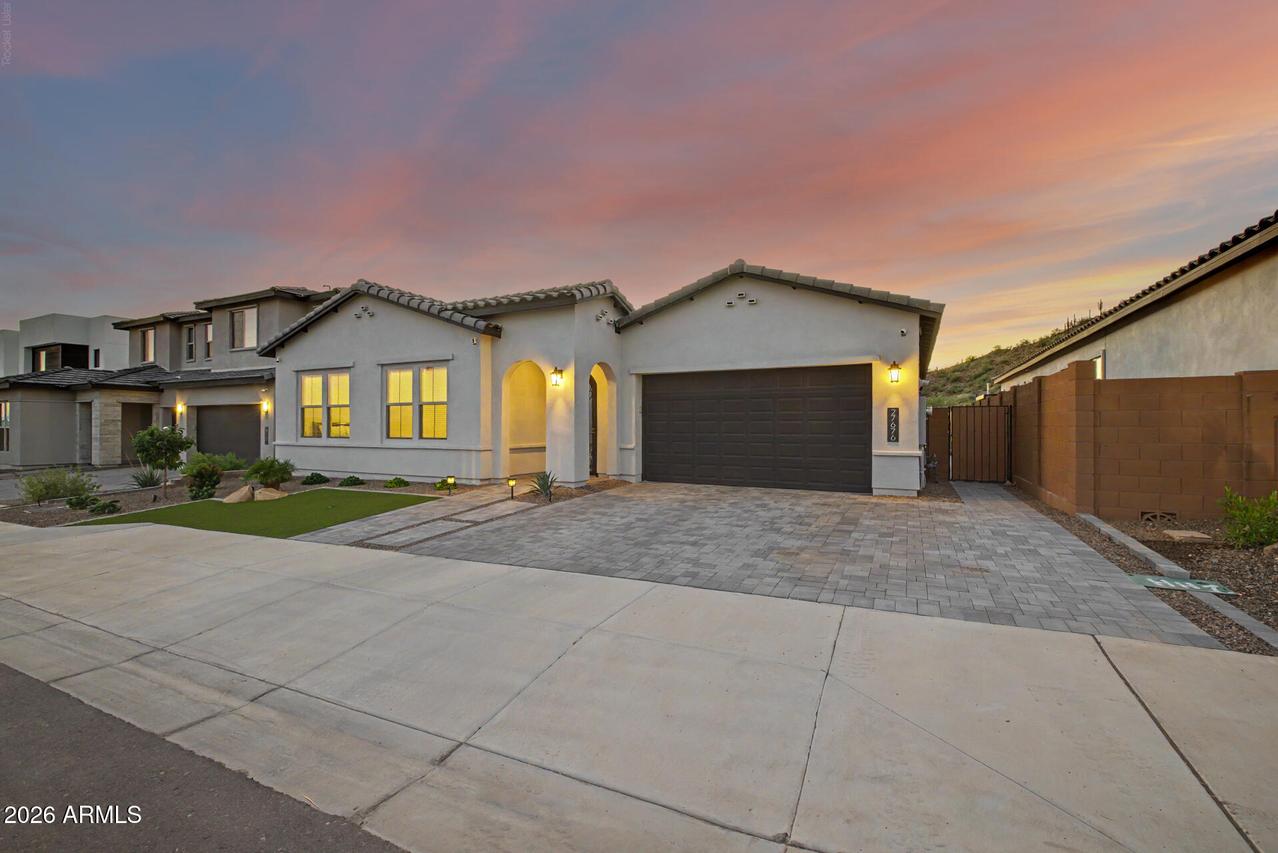 27676 N 74th Ln., Peoria, AZ 85383
