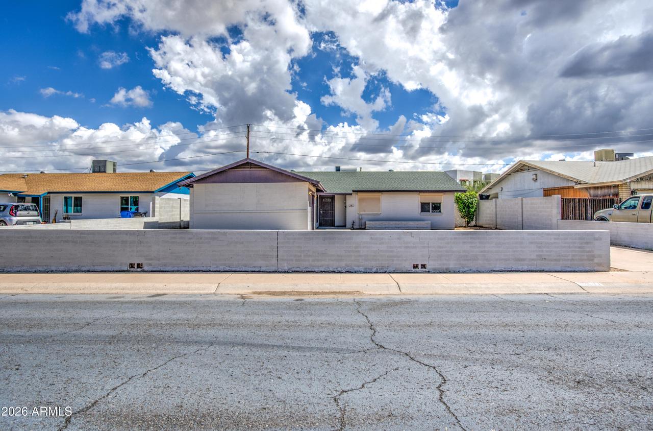 2077 W Hidalgo Ave., Phoenix, AZ 85041
