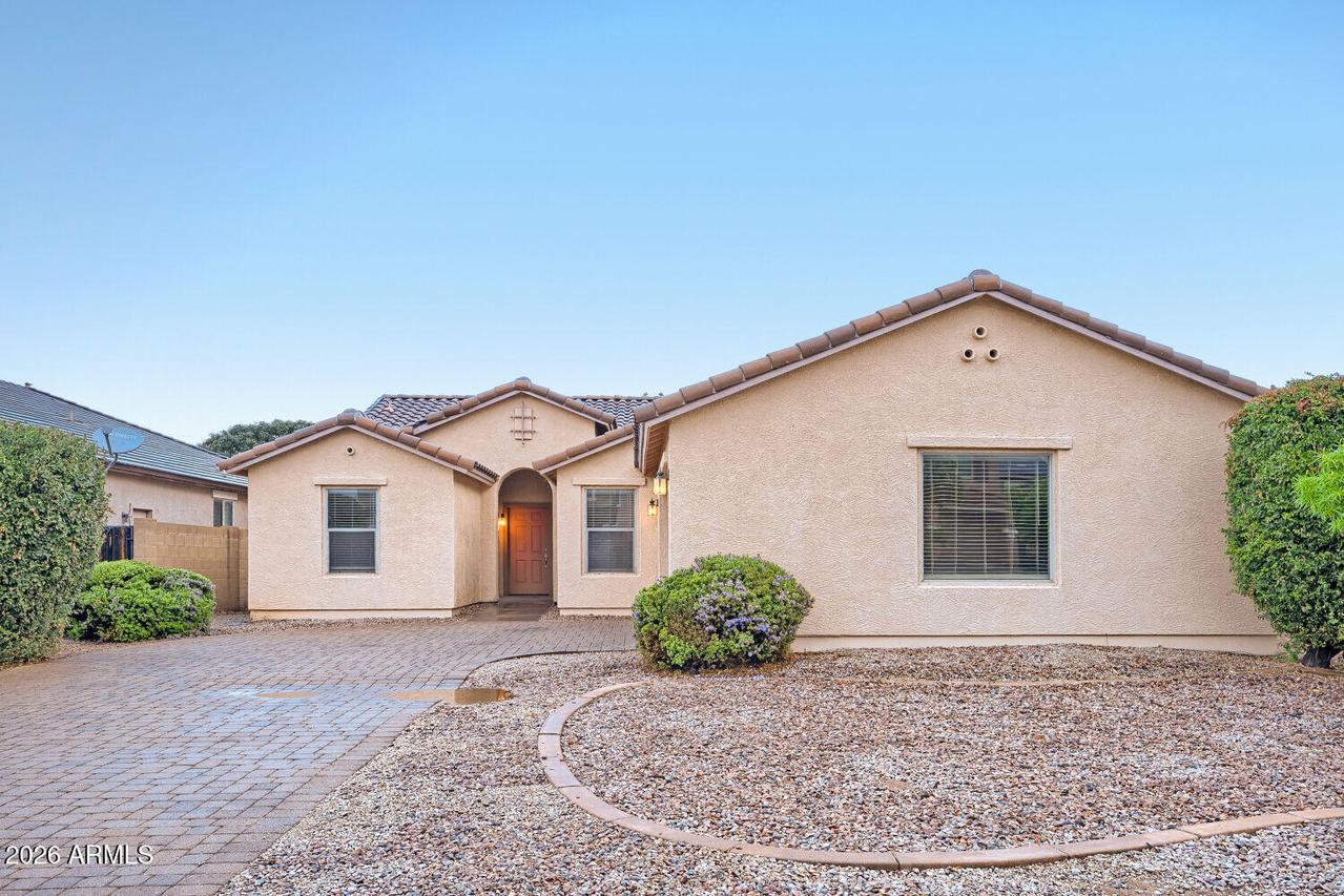 906 W Desert Hollow Dr., San Tan Valley, AZ 85143