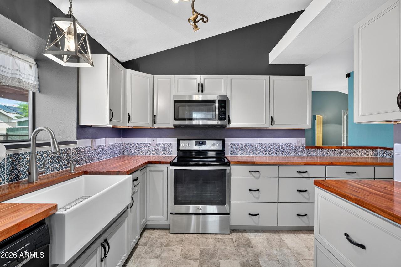 8920 W Hatcher Rd., Peoria, AZ 85345