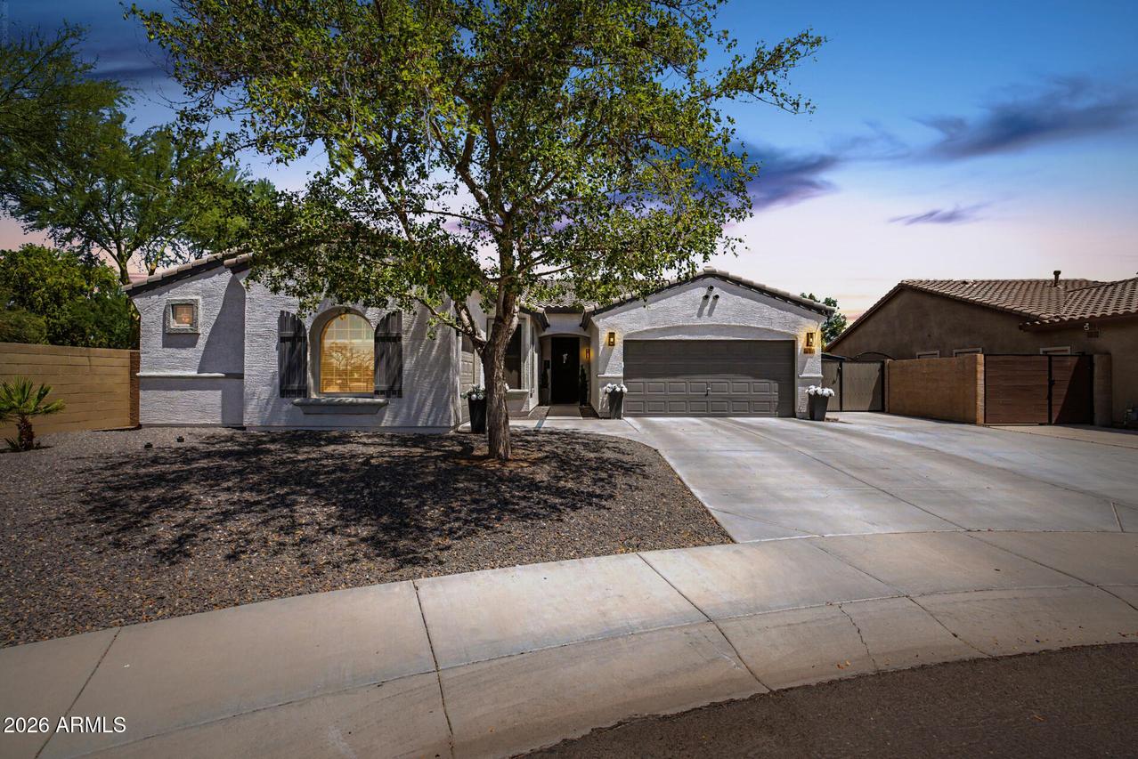 10190 W Patrick Ln., Peoria, AZ 85383