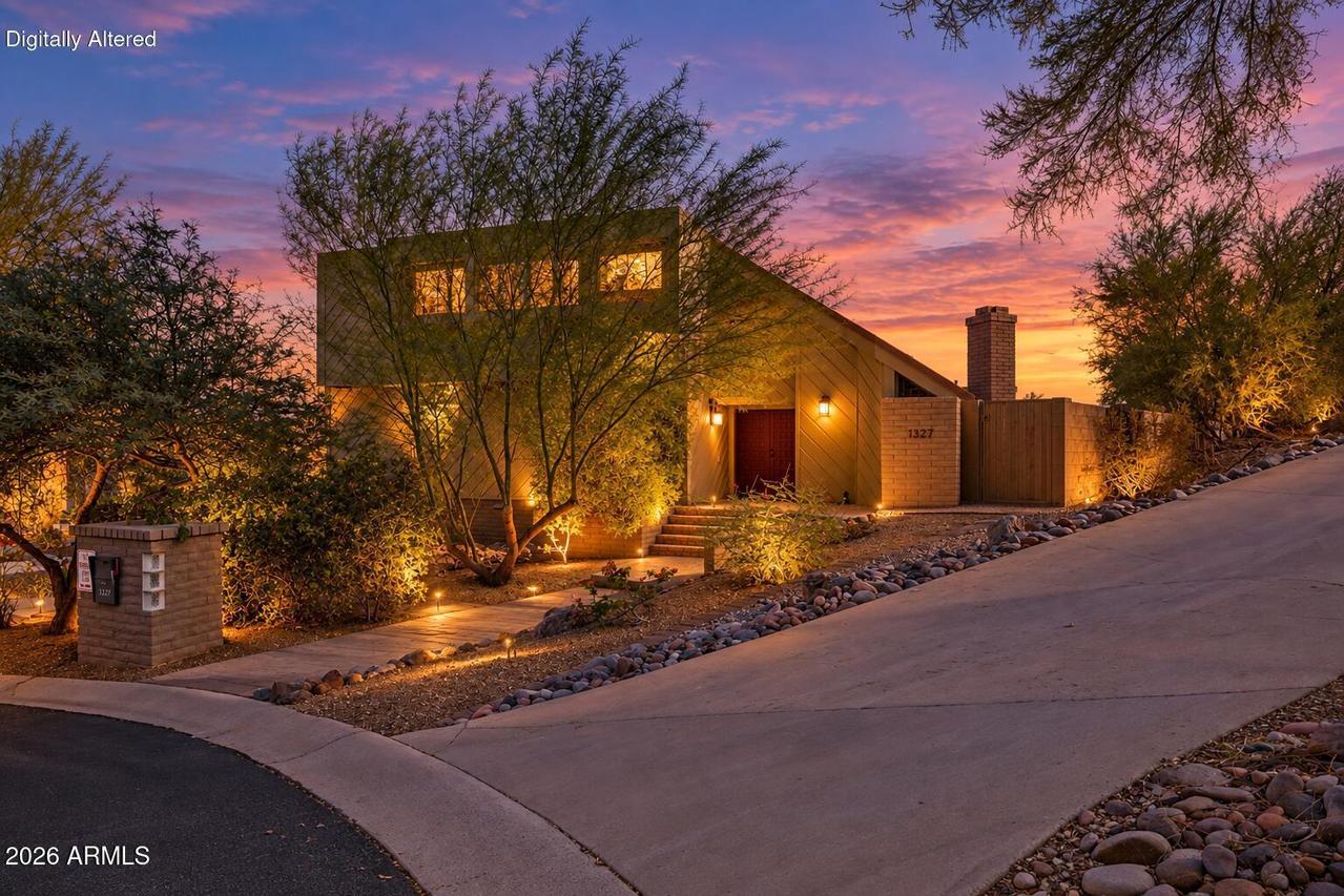 1327 E Las Palmaritas Dr., Phoenix, AZ 85020