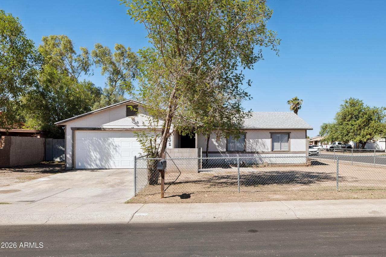 8202 W Highland Ave., Phoenix, AZ 85033