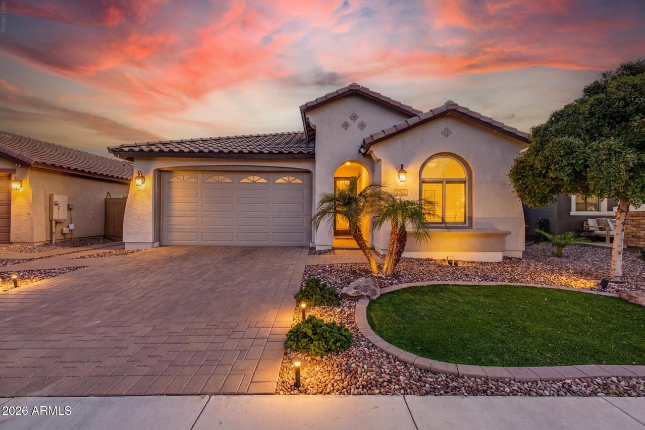 2807 W Blue River Dr., San Tan Valley, AZ 85144