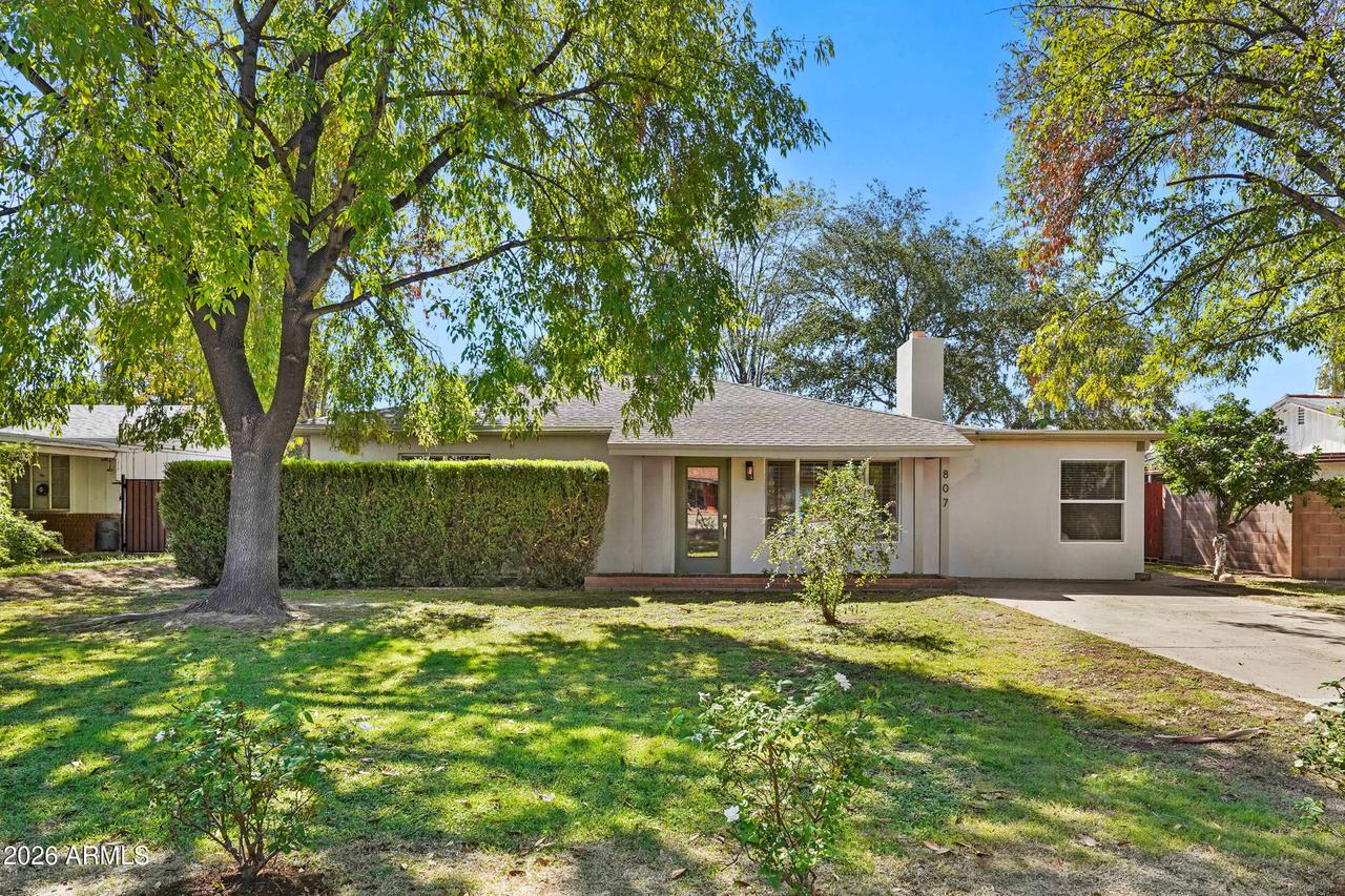 807 E Lamar Rd., Phoenix, AZ 85014