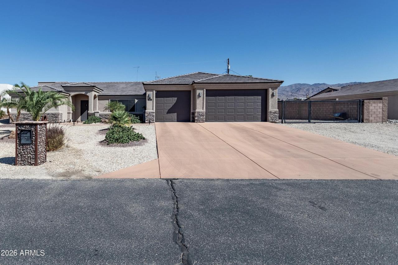 3317 Knight Ln., Lake Havasu City, AZ 86404