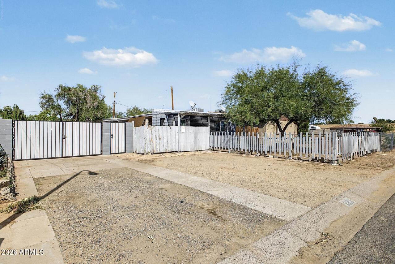 2522 W Hayward Ave., Phoenix, AZ 85051