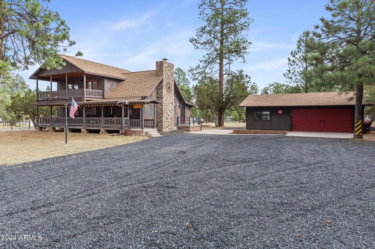 2903 N Skylark Dr., Overgaard, AZ 85933
