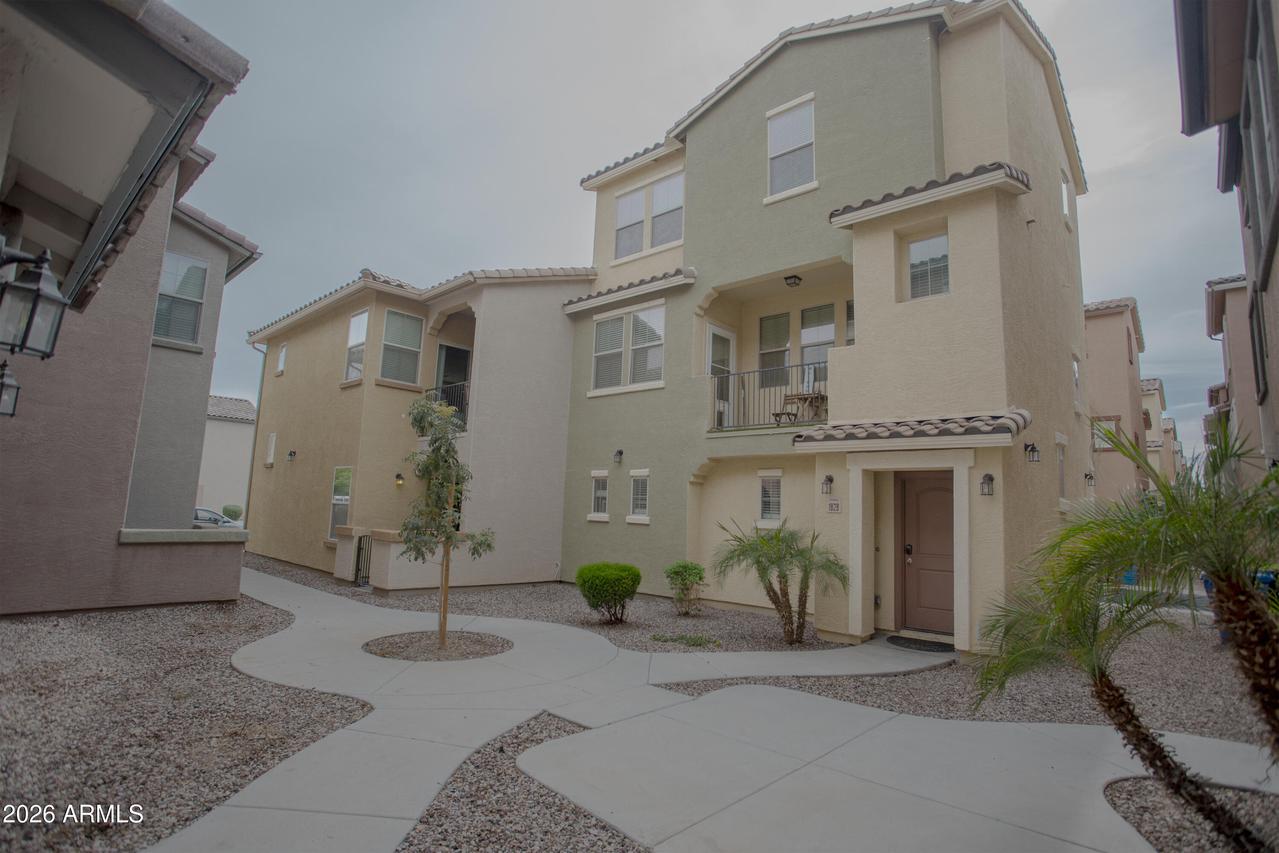 1828 N 77th Glen, Phoenix, AZ 85035