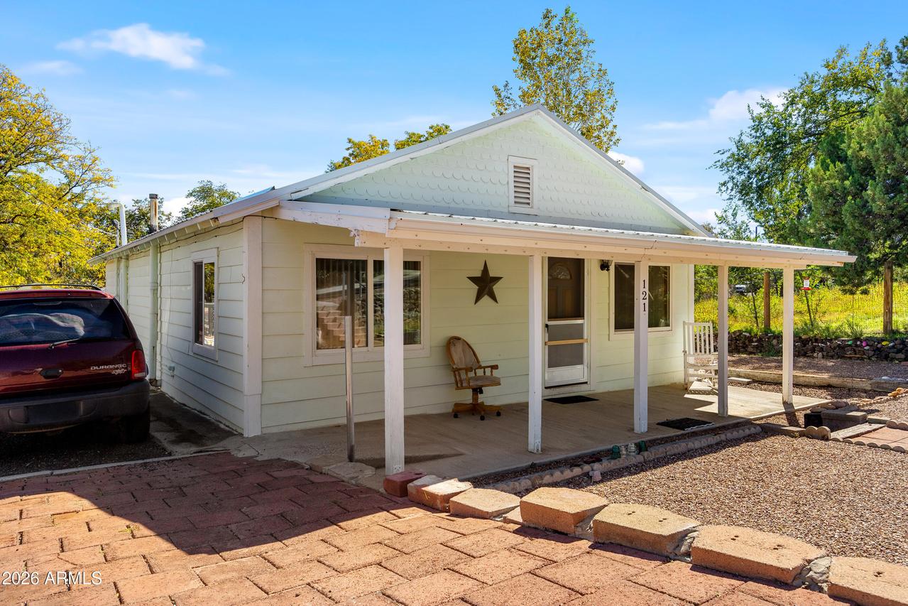 121 N 8th St., Show Low, AZ 85901
