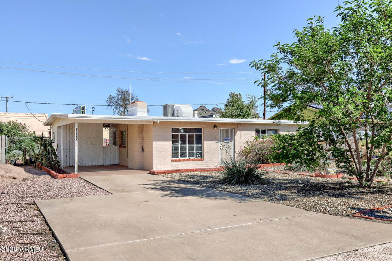 1212 E Winter Dr., Phoenix, AZ 85020