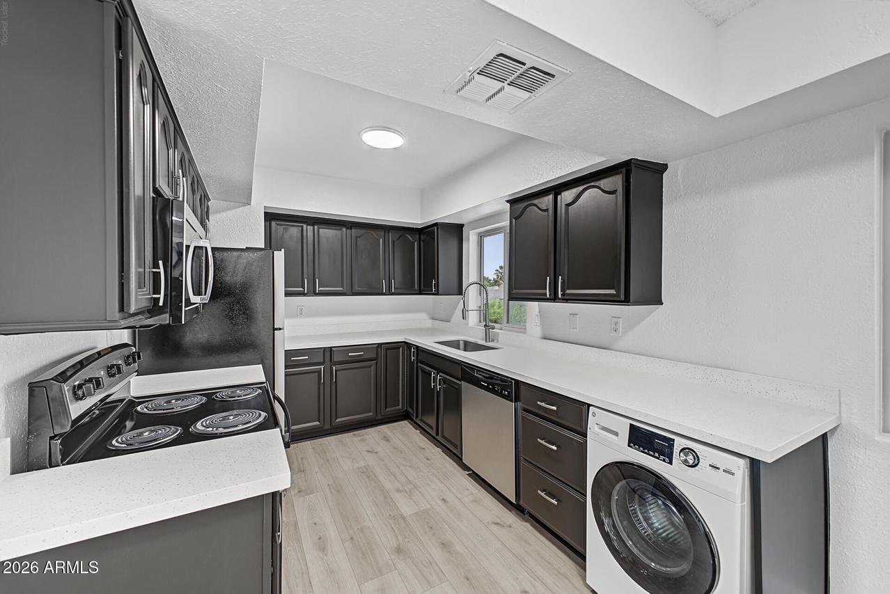 4444 E Paradise Village Pkwy. #217, Phoenix, AZ 85032