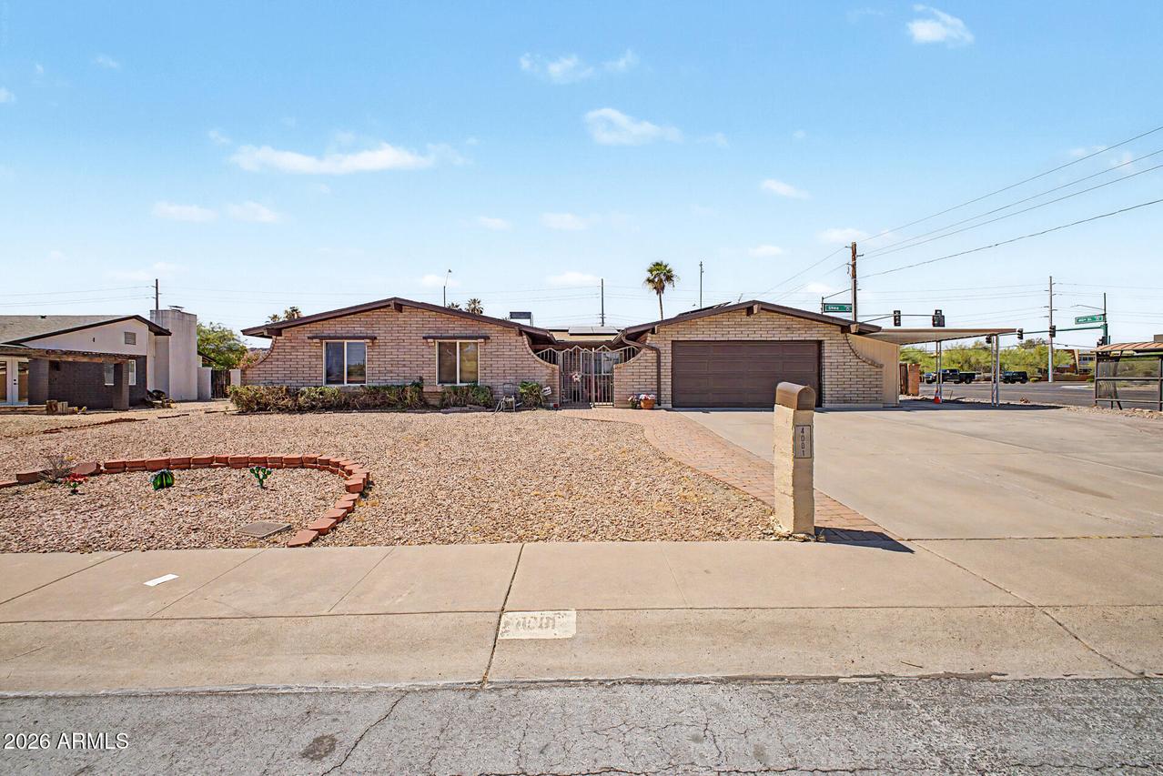 4001 E Hancock Dr., Phoenix, AZ 85028