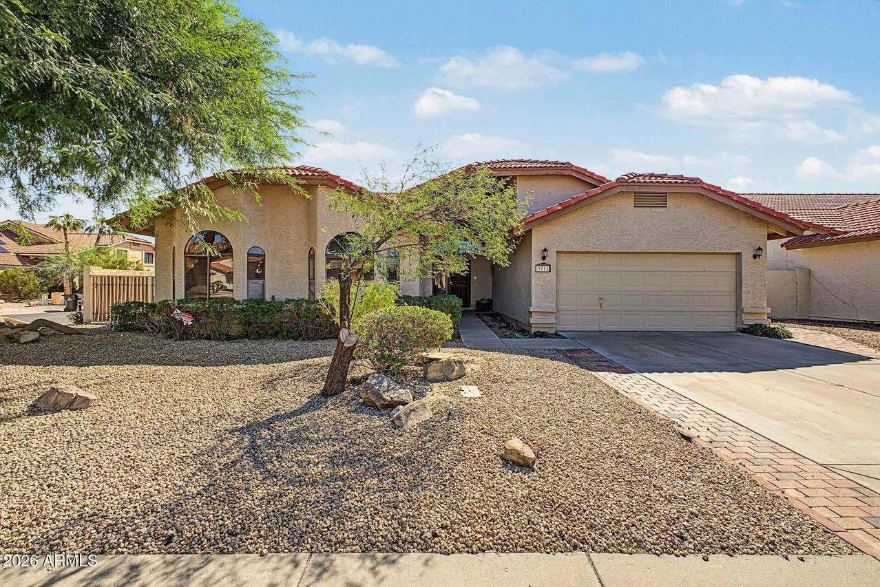 3711 E Summerhaven Dr., Phoenix, AZ 85044