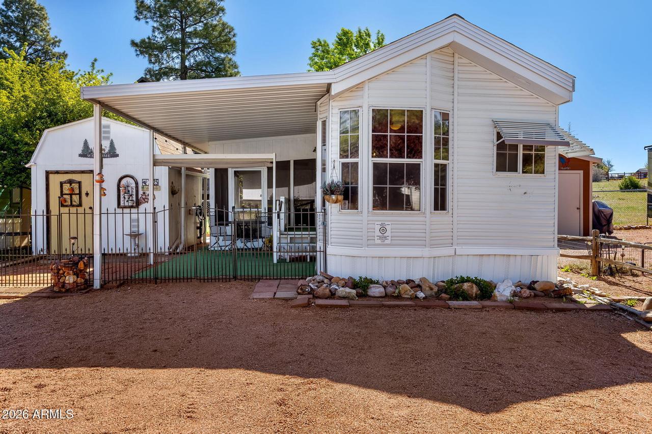 2725 Whiskey Rd., Overgaard, AZ 85933