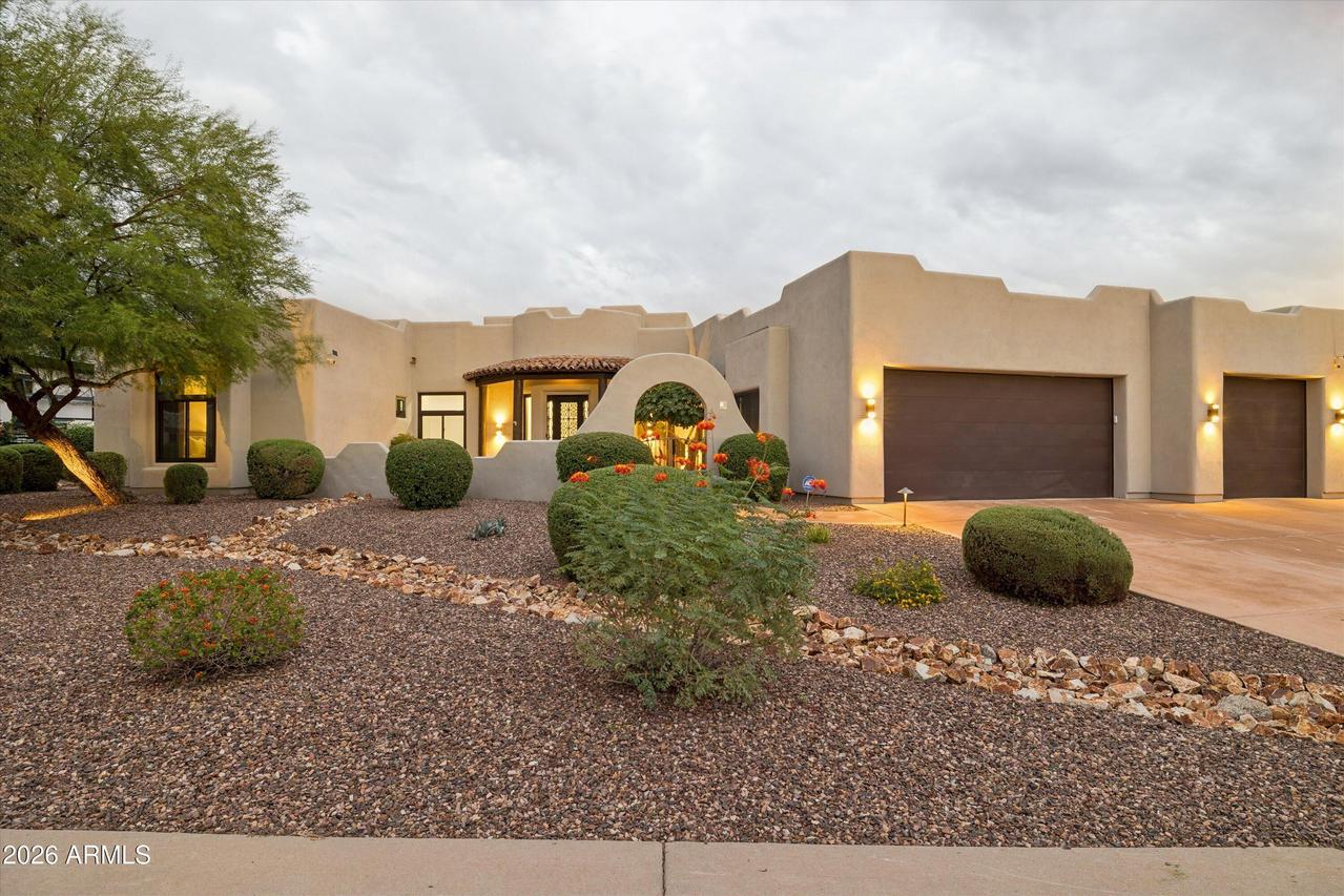 10 E Saddleback St., Mesa, AZ 85207