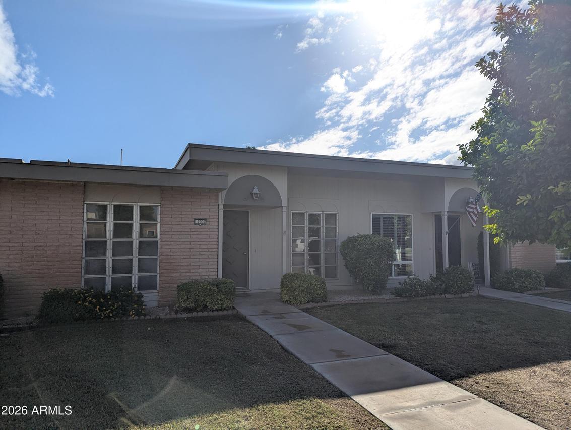 9905 W Hawthorn Dr., Sun City, AZ 85351