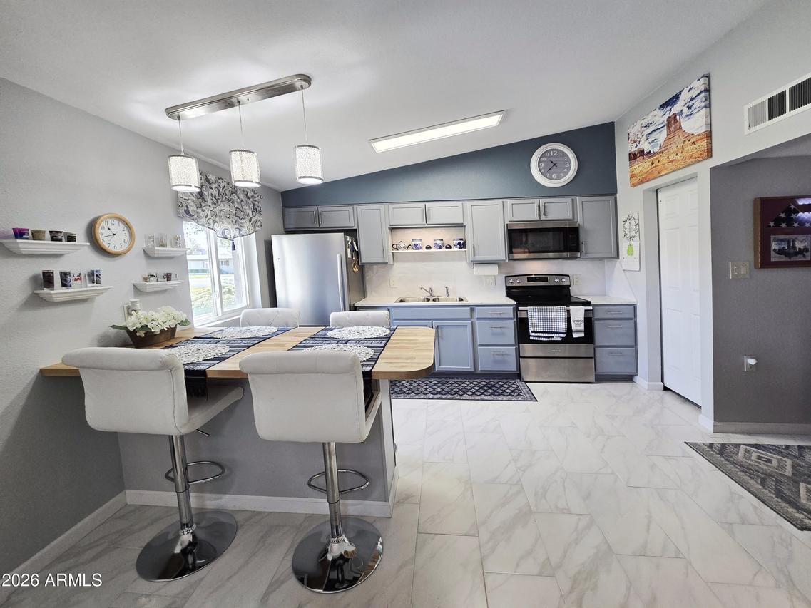 10624 W Oakmont Dr., Sun City, AZ 85351