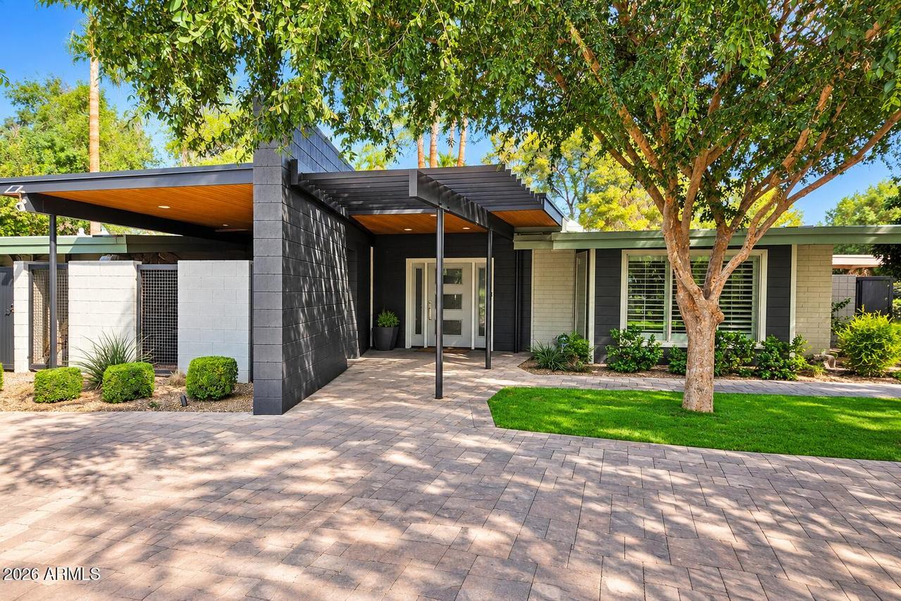 318 W Lawrence Rd., Phoenix, AZ 85013