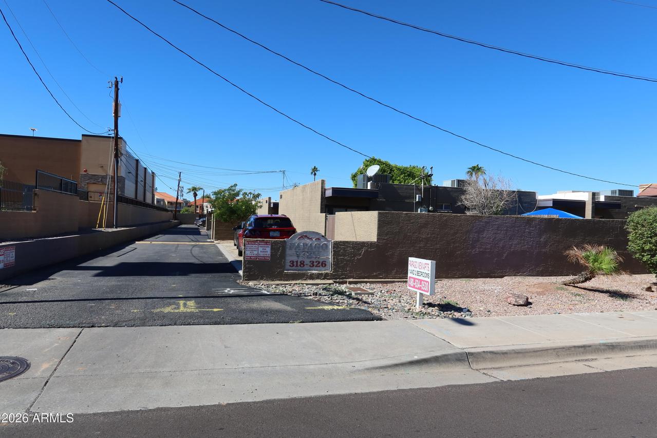 320 N 52nd St., Phoenix, AZ 85008