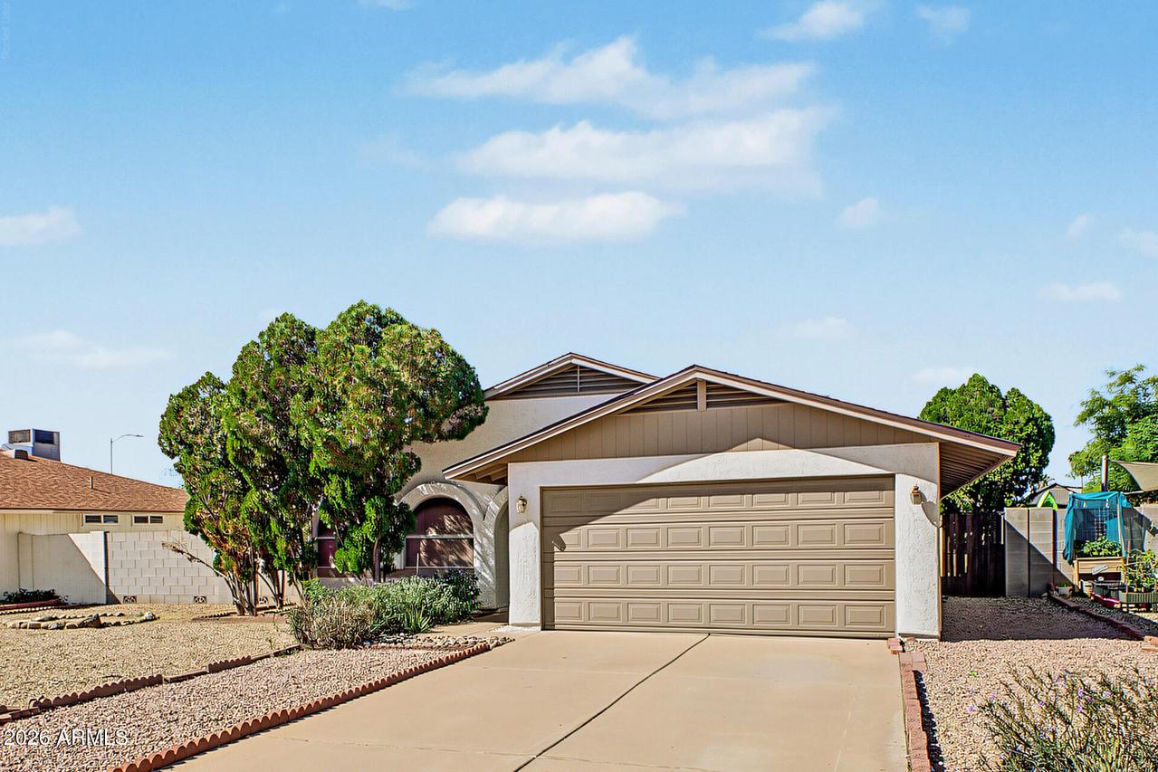 9758 N 68th Ln., Peoria, AZ 85345