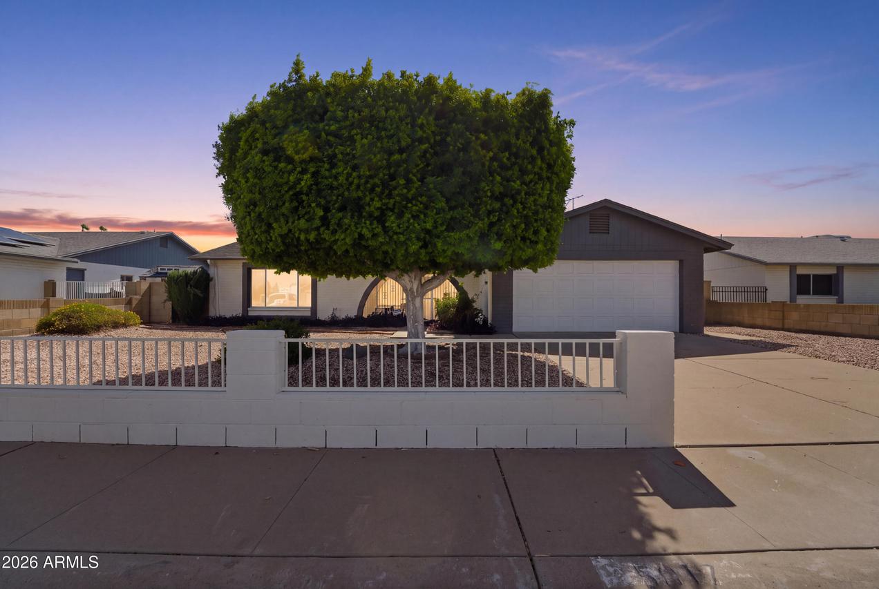 5817 W Tierra Buena Ln., Glendale, AZ 85306