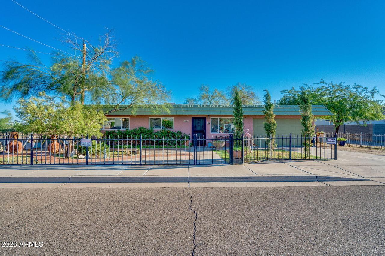 2827 W Foothill Dr., Phoenix, AZ 85027