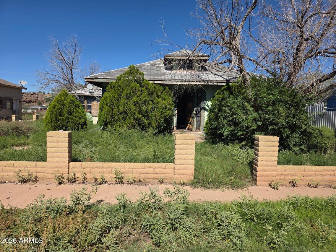 220 W Erie St., Holbrook, AZ 86025