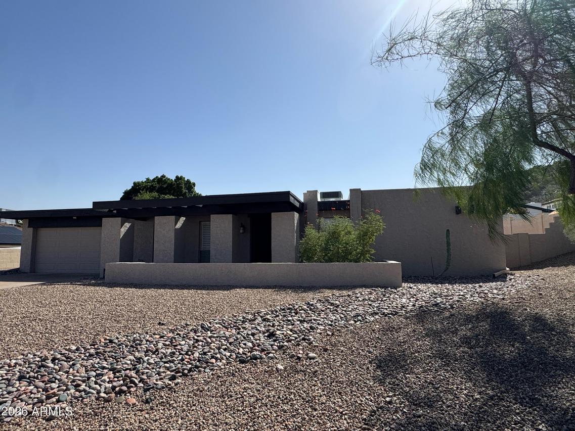 2261 E Shea Blvd., Phoenix, AZ 85028