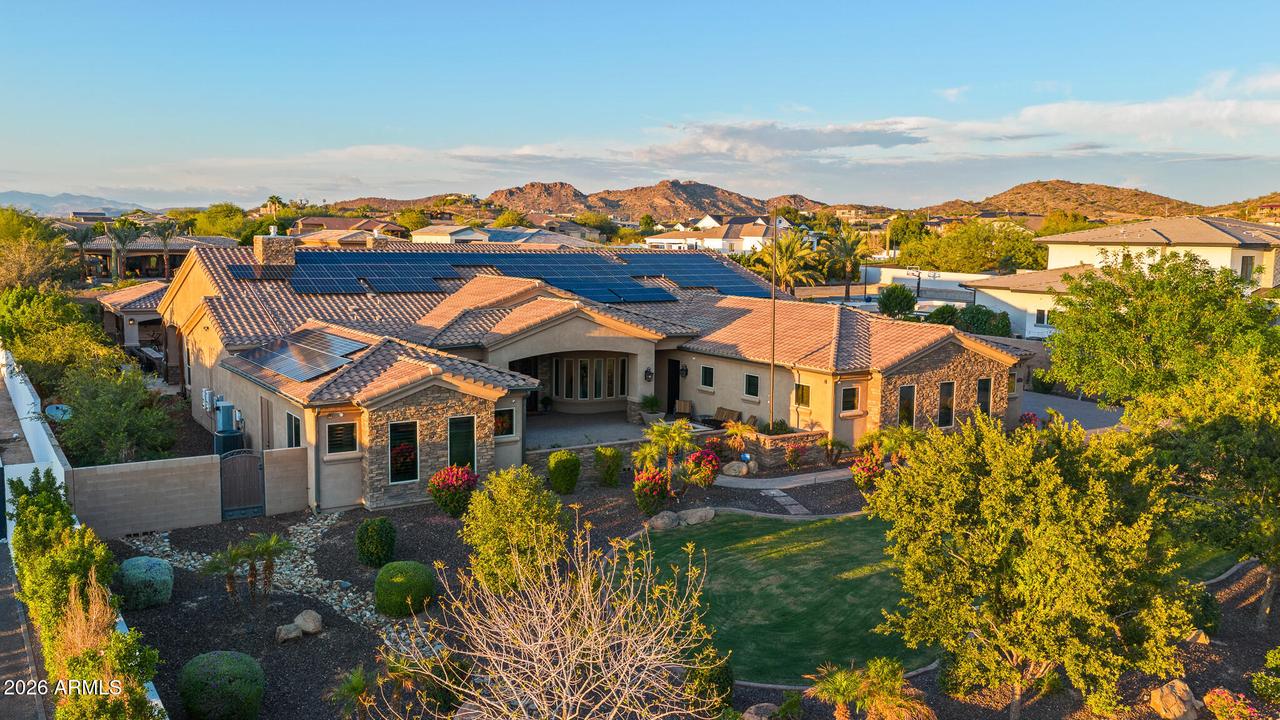 9432 W Saddlehorn Rd., Peoria, AZ 85383