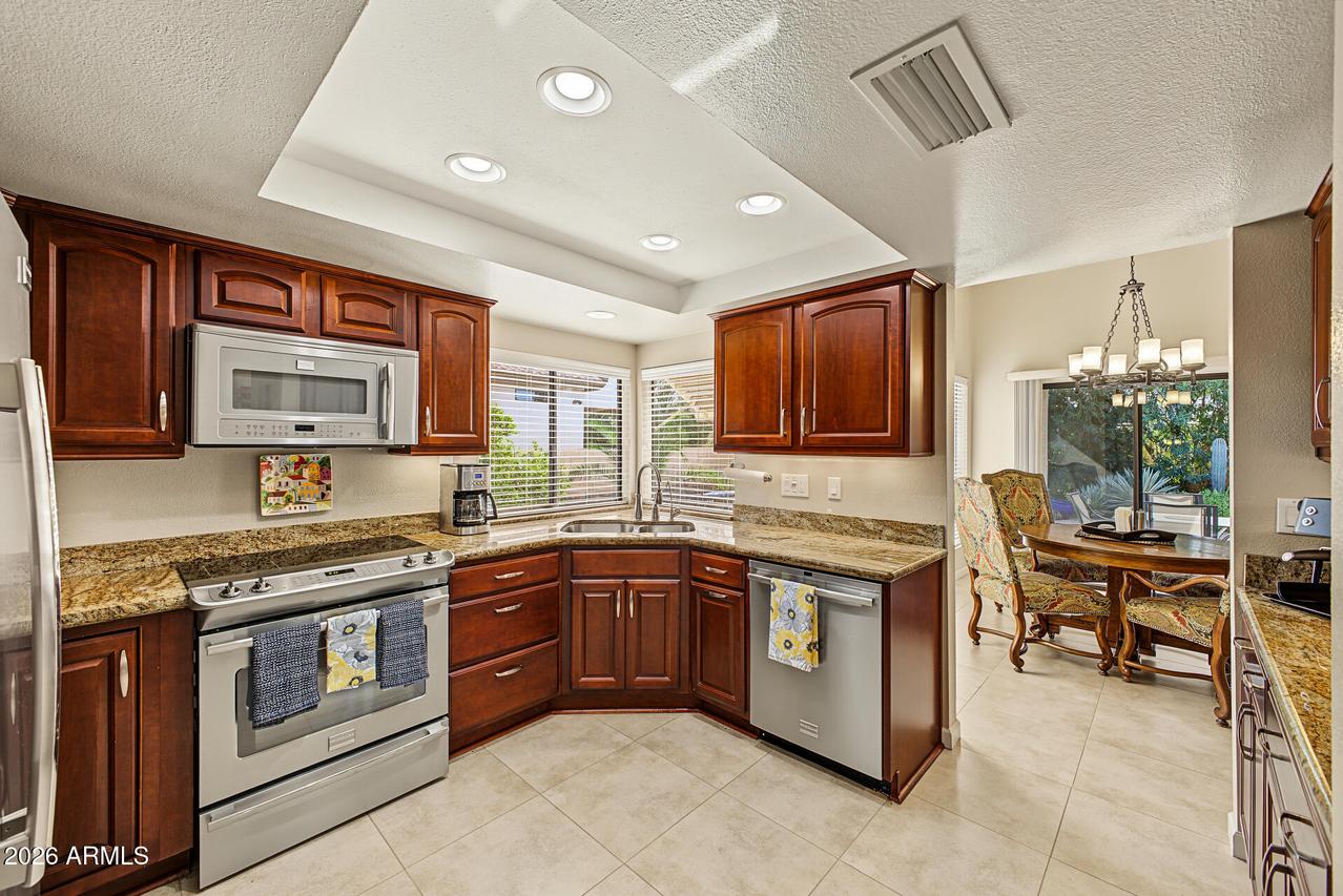 26006 S Foxglenn Dr., Sun Lakes, AZ 85248