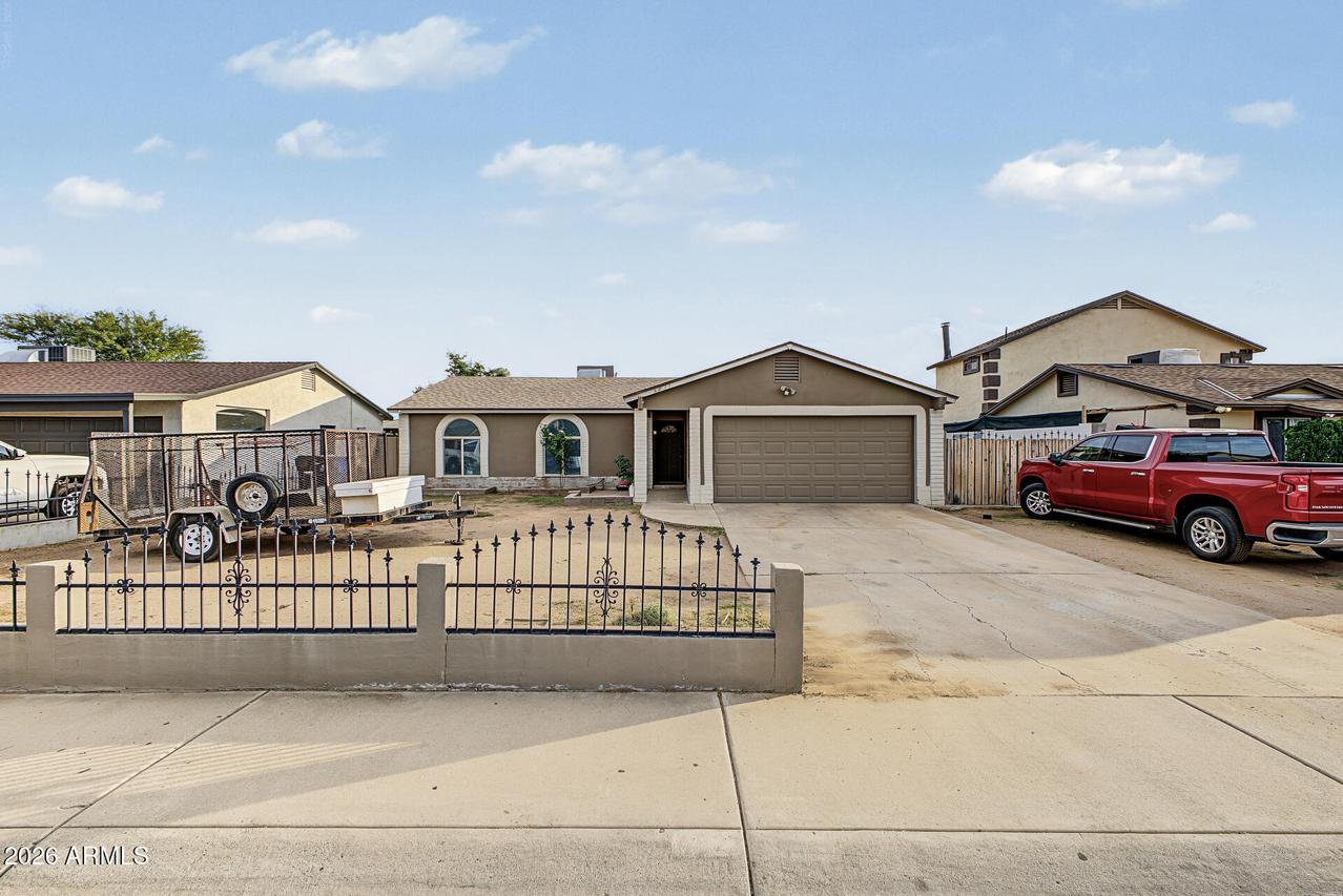 6827 W Holly St., Phoenix, AZ 85035