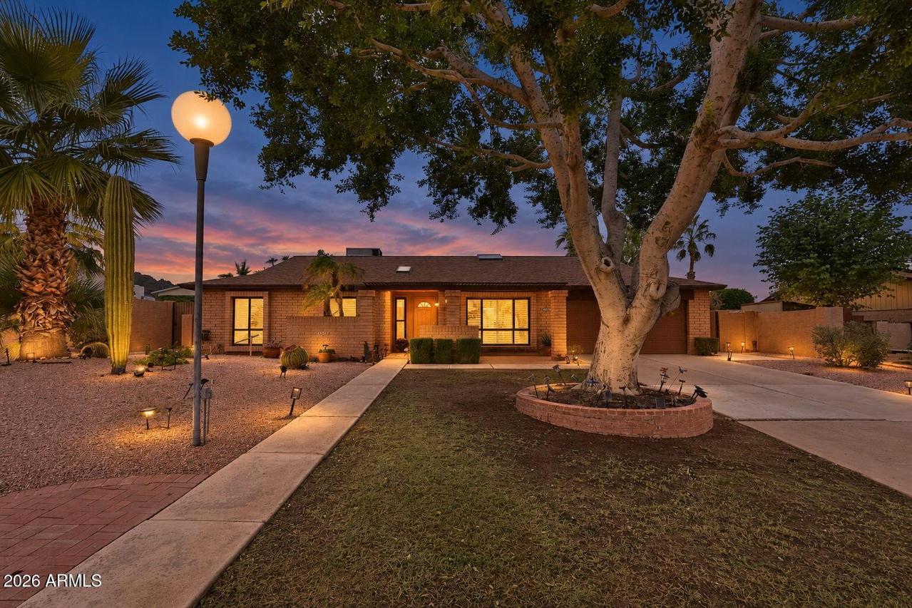 2258 E Becker Ln., Phoenix, AZ 85028