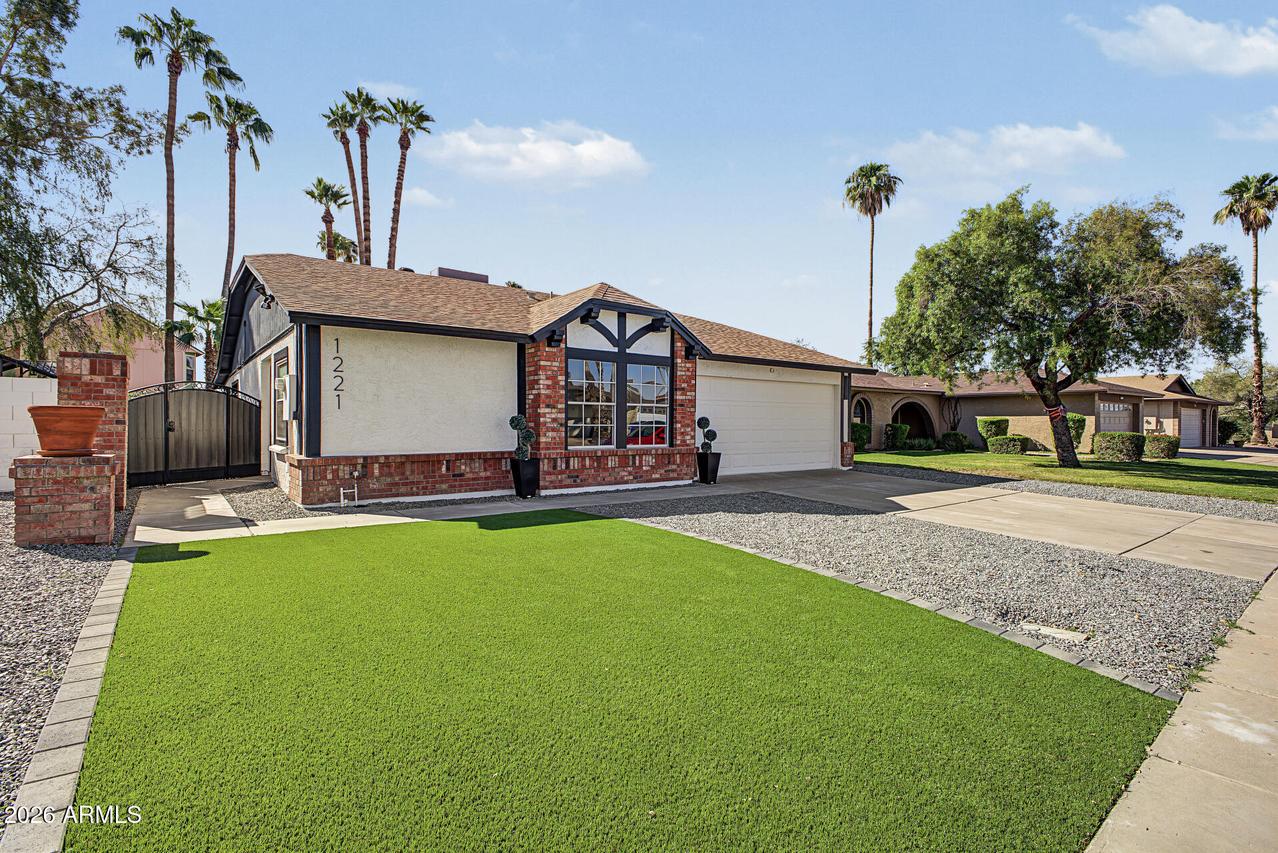 1221 W Shawnee Dr., Chandler, AZ 85224